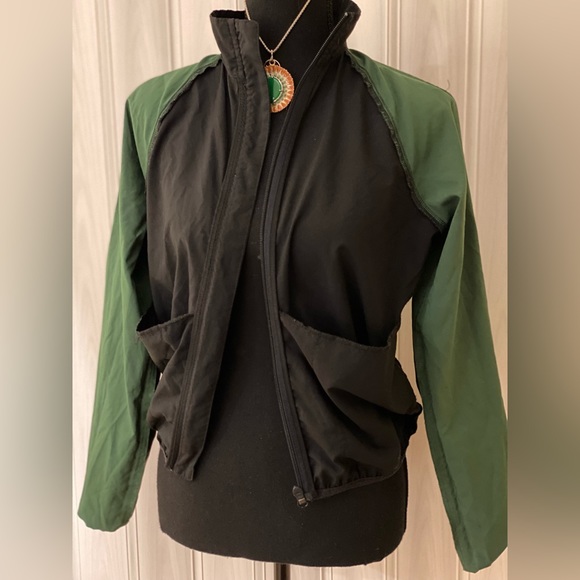 DIP XS fitness jacket 100% polyester RN# 29360 color black - green pre-owned - Picture 11 of 15
